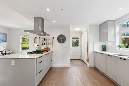 1-244 5Th Street E, North Vancouver, BC 