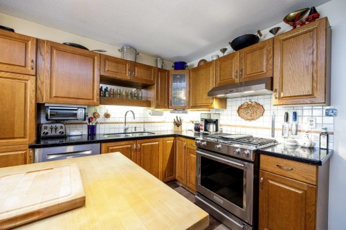 2-261 16Th Street W, North Vancouver, BC 