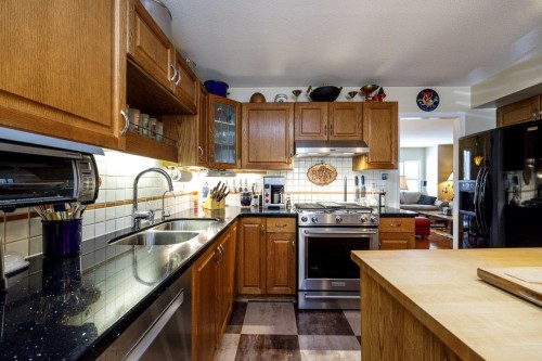 2-261 16Th Street W, North Vancouver, BC 