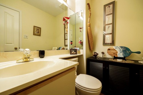 2-261 16Th Street W, North Vancouver, BC 