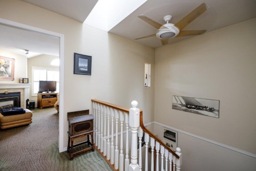 2-261 16Th Street W, North Vancouver, BC 