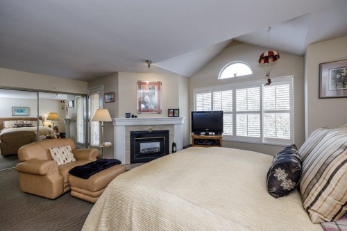 2-261 16Th Street W, North Vancouver, BC 