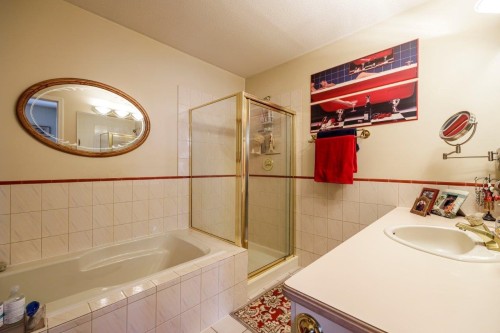 2-261 16Th Street W, North Vancouver, BC 