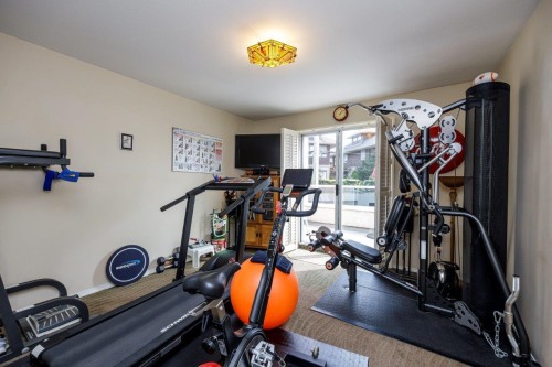 2-261 16Th Street W, North Vancouver, BC 