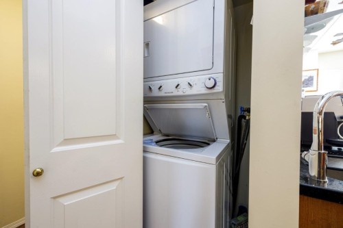 2-261 16Th Street W, North Vancouver, BC 