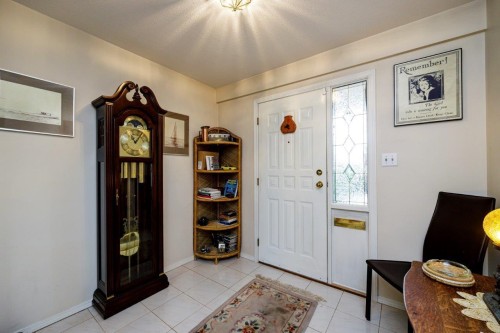 2-261 16Th Street W, North Vancouver, BC 