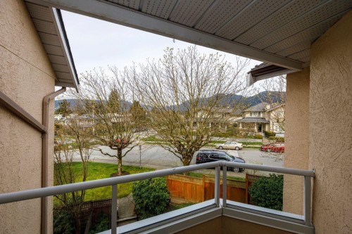 2-261 16Th Street W, North Vancouver, BC 