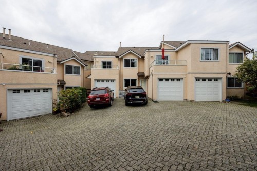 2-261 16Th Street W, North Vancouver, BC 