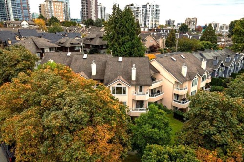 2-261 16Th Street W, North Vancouver, BC 