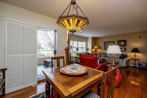 2-261 16Th Street W, North Vancouver, BC 