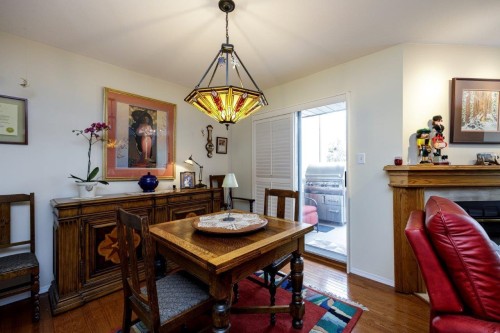 2-261 16Th Street W, North Vancouver, BC 