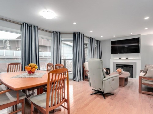 304-3711 Delbrook Avenue  North Vancouver, BC V7N 3Z4