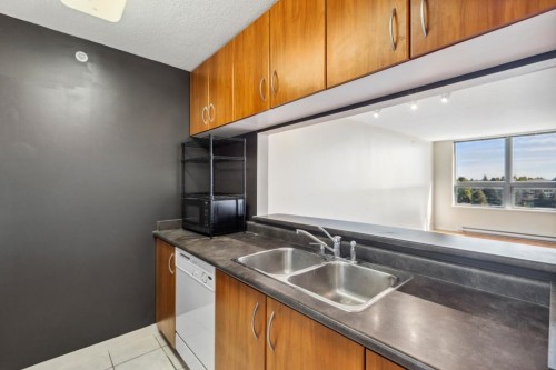 1606-3663 Crowley Drive, Vancouver, BC 