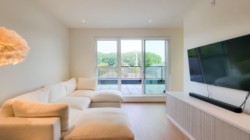 401-2235 Broadway E, Vancouver, BC 