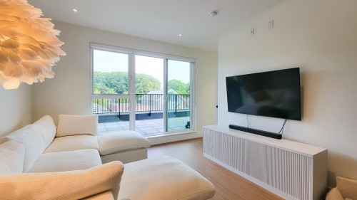 401-2235 Broadway E, Vancouver, BC 