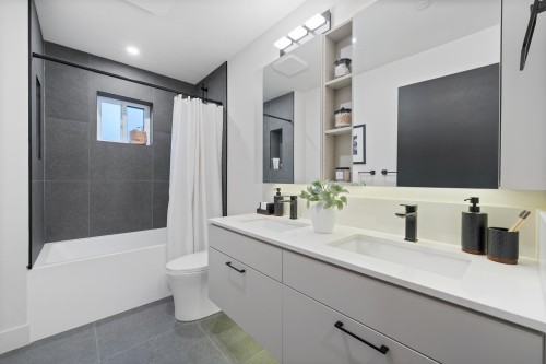 919 10Th Avenue E, Vancouver, BC 