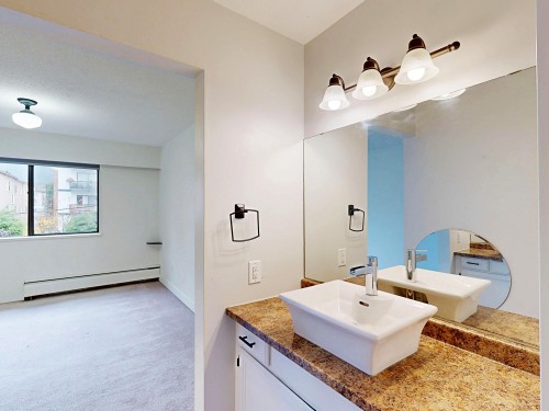 206-138 18Th Street W, North Vancouver, BC 