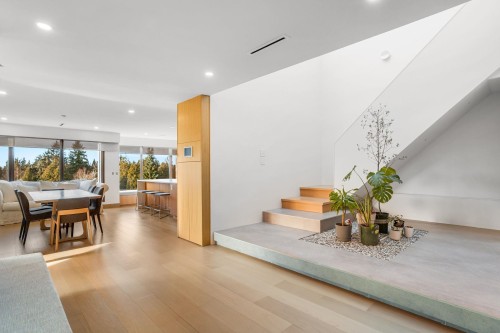 7353 Yew Street, Vancouver, BC 