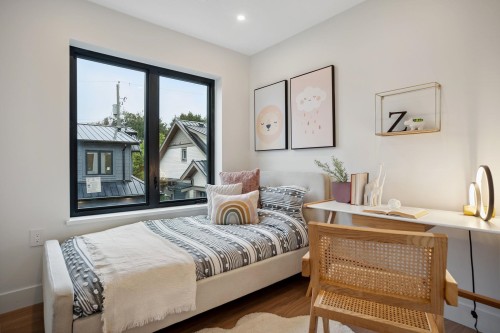 2-1915 3Rd Avenue E, Vancouver, BC 