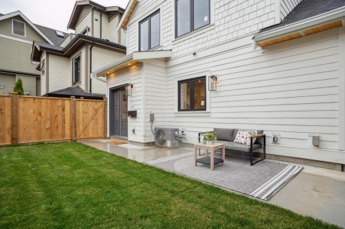 2-1915 3Rd Avenue E, Vancouver, BC 