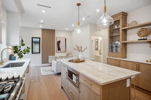 2-1915 3Rd Avenue E, Vancouver, BC 