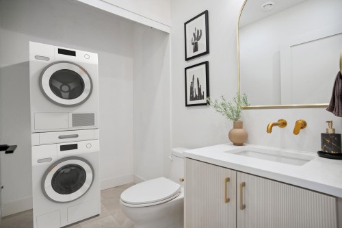 2-1915 3Rd Avenue E, Vancouver, BC 