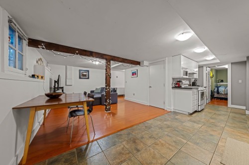 660 13Th Avenue W, Vancouver, BC 