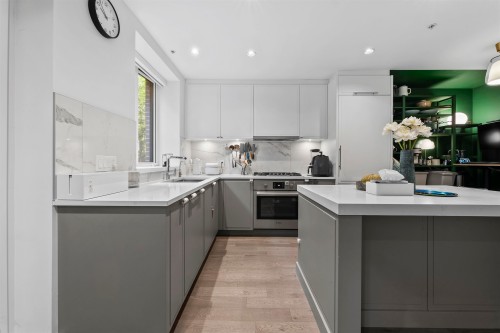 7605 Yukon Street, Vancouver, BC 