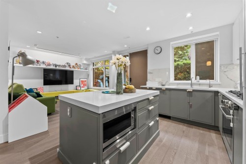 7605 Yukon Street, Vancouver, BC 