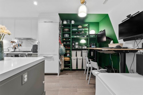 7605 Yukon Street, Vancouver, BC 