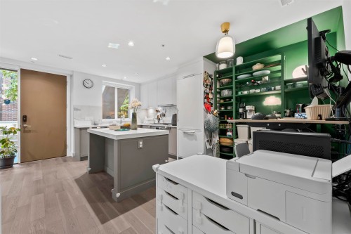 7605 Yukon Street, Vancouver, BC 