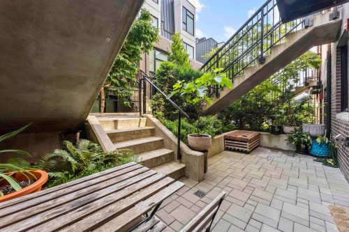 7605 Yukon Street, Vancouver, BC 