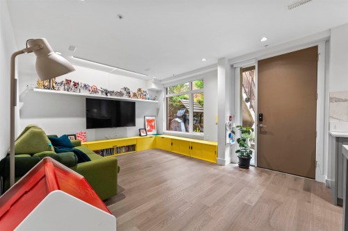 7605 Yukon Street, Vancouver, BC 