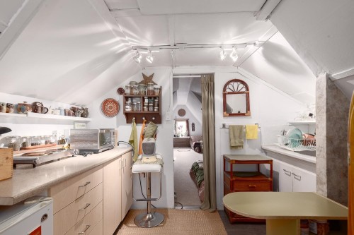 2483 6Th Avenue W, Vancouver, BC 