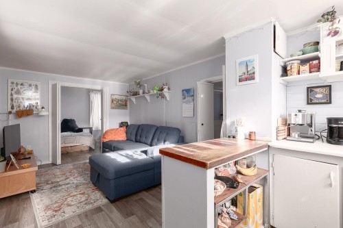 2483 6Th Avenue W, Vancouver, BC 