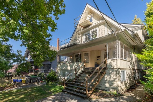 2483 6Th Avenue W, Vancouver, BC 