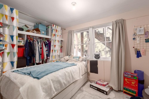 2483 6Th Avenue W, Vancouver, BC 