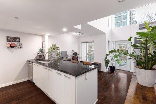 Ph7-1288 Chesterfield Avenue, North Vancouver, BC 