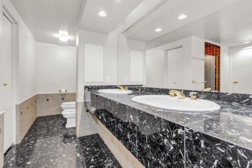 1437 Bramwell Road, West Vancouver, BC 