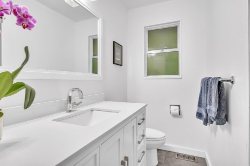 3296 Institute Road, North Vancouver, BC 