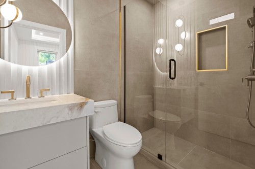 5528 Balaclava Street, Vancouver, BC 