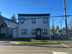 634 Tenth Street N New Westminster, BC V3M 3Z8