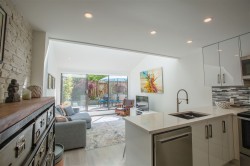 106-1745 Esquimalt Avenue  West Vancouver, BC V7V 1R7