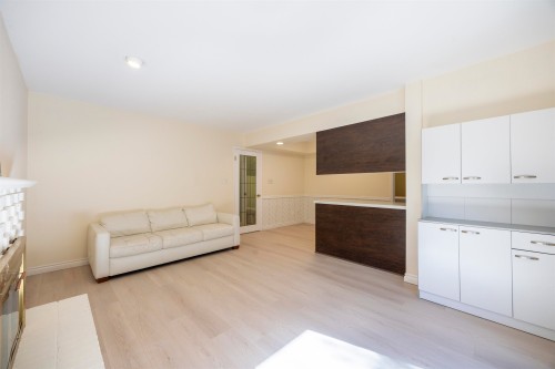 9506 Thomas Drive, Richmond, BC 