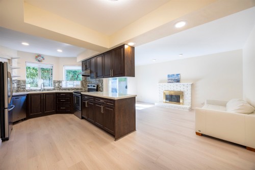 9506 Thomas Drive, Richmond, BC 