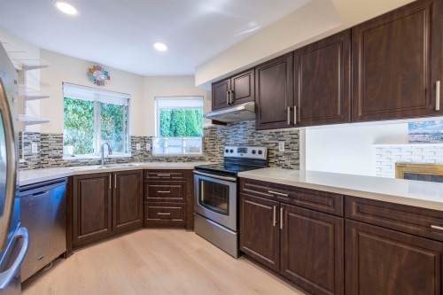 9506 Thomas Drive, Richmond, BC 