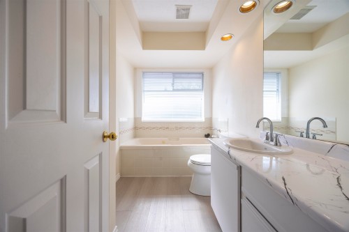 9506 Thomas Drive, Richmond, BC 