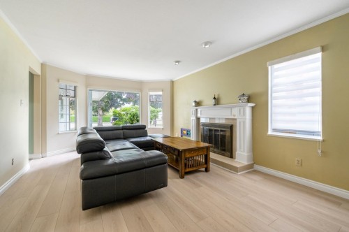 9506 Thomas Drive, Richmond, BC 