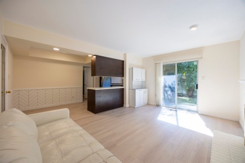 9506 Thomas Drive, Richmond, BC 