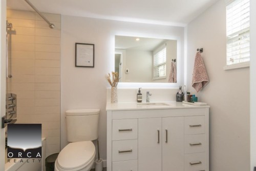 201-111 5Th Street W, North Vancouver, BC 